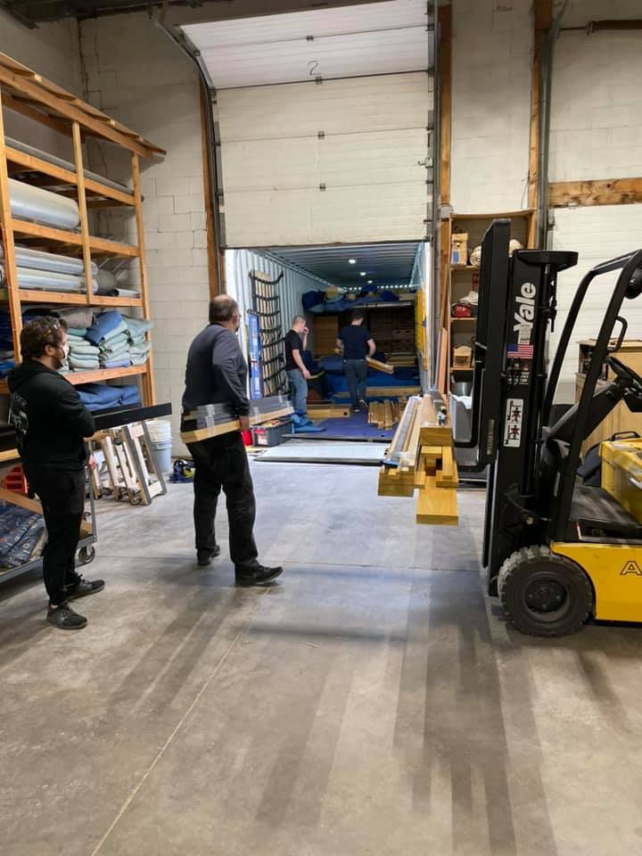 Loading the organ on the truck from the shop 2